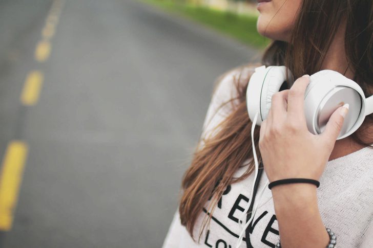  Dlaczego warto słuchać podcastów w ruchu? – 5 powodów